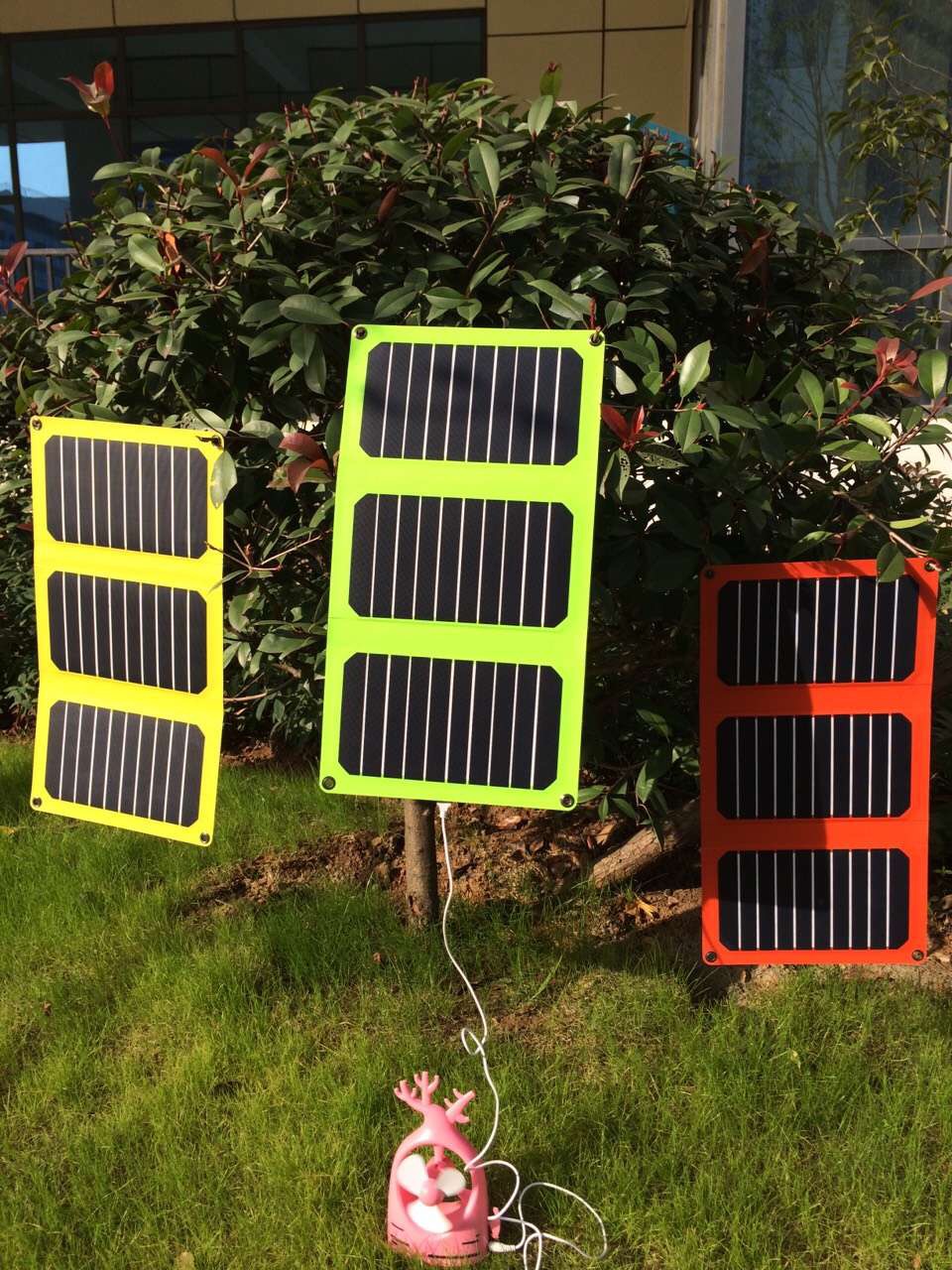 CLPSC-1604 PORTABLE SOLAR CHARGER